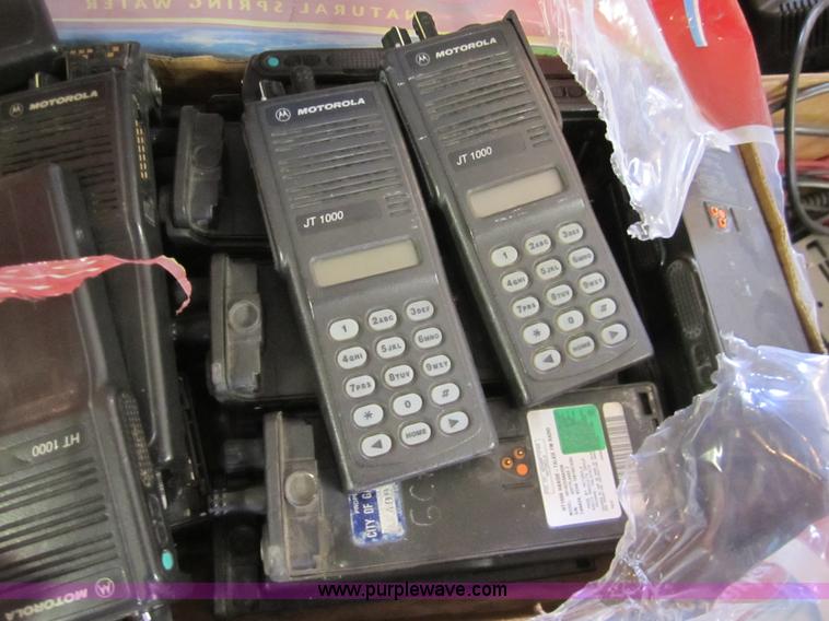 image for item 3040 Assorted radio equipment