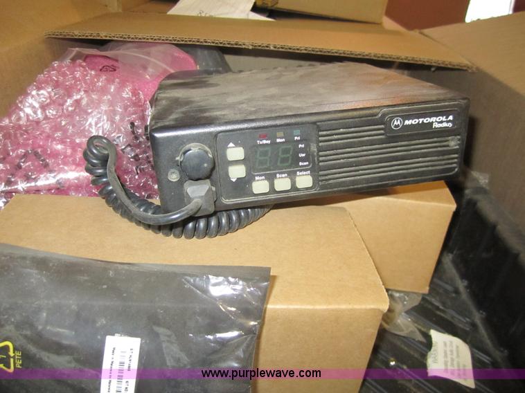 image for item 3040 Assorted radio equipment