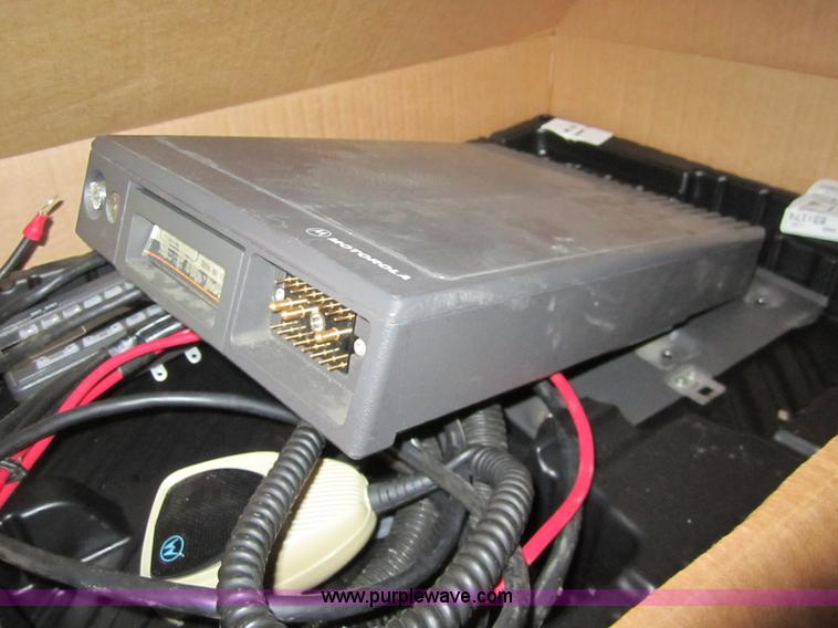 image for item 3040 Assorted radio equipment