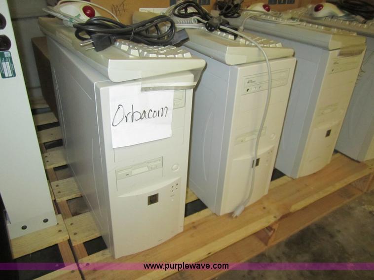 image for item 3040 Assorted radio equipment