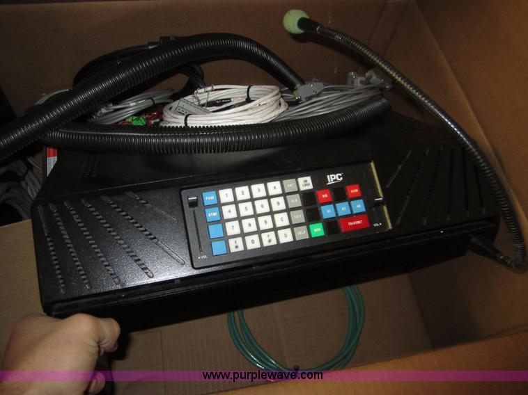 image for item 3040 Assorted radio equipment