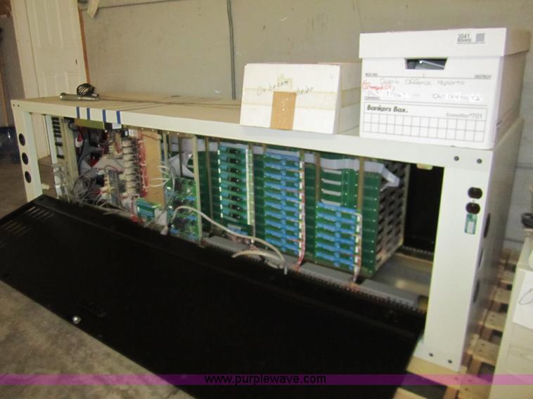 image for item 3040 Assorted radio equipment