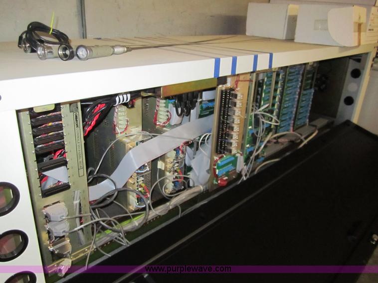 image for item 3040 Assorted radio equipment