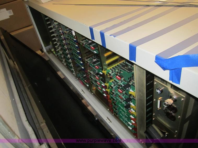 image for item 3040 Assorted radio equipment