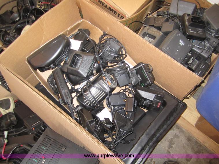image for item 3040 Assorted radio equipment