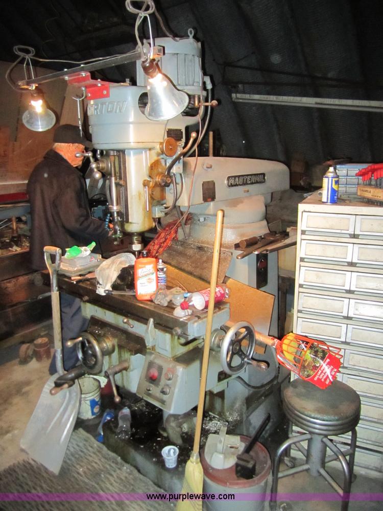 image for item 3040 Assorted radio equipment