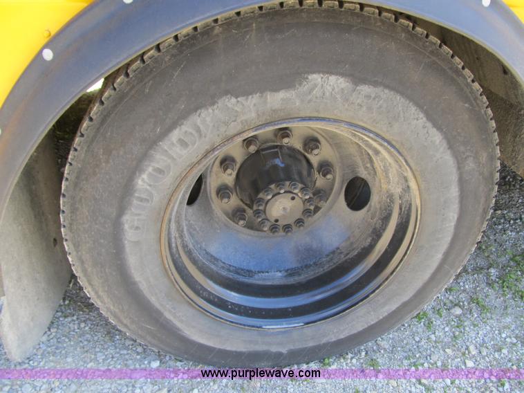 image for item 4141 2001 Thomas Built school bus