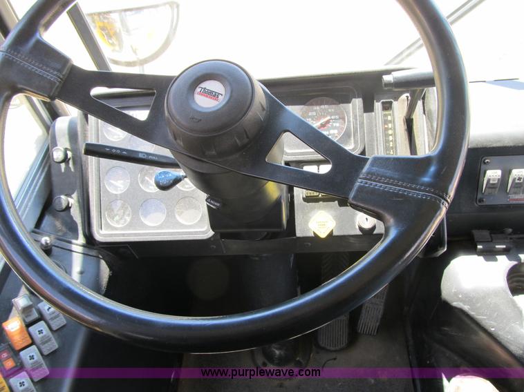 image for item 4141 2001 Thomas Built school bus