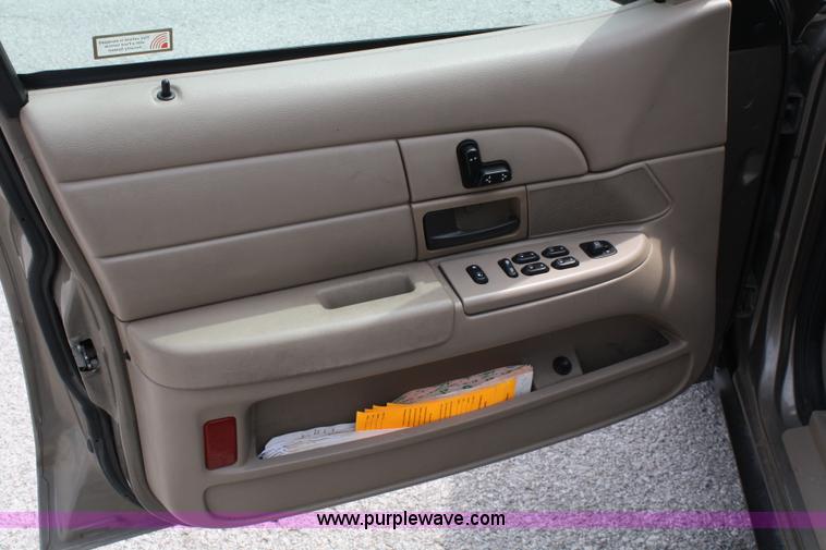 image for item 4858 2005 Ford Crown Victoria Police Interceptor