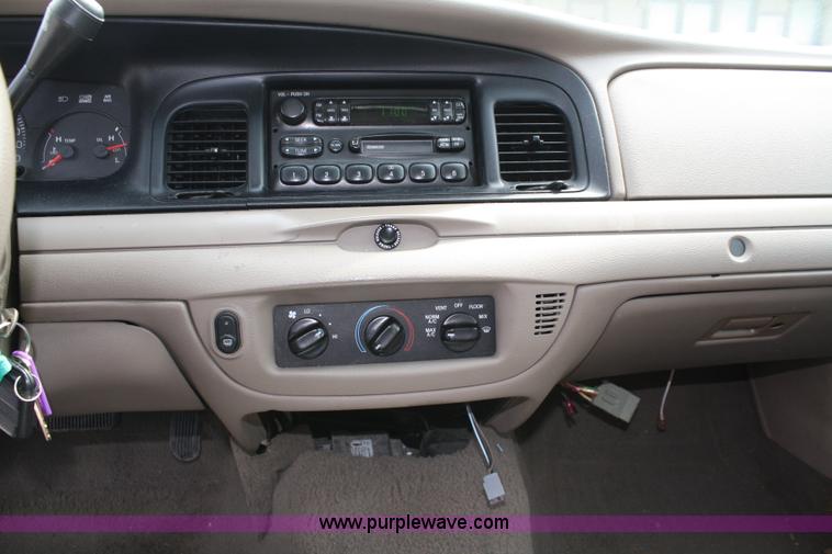 image for item 4858 2005 Ford Crown Victoria Police Interceptor