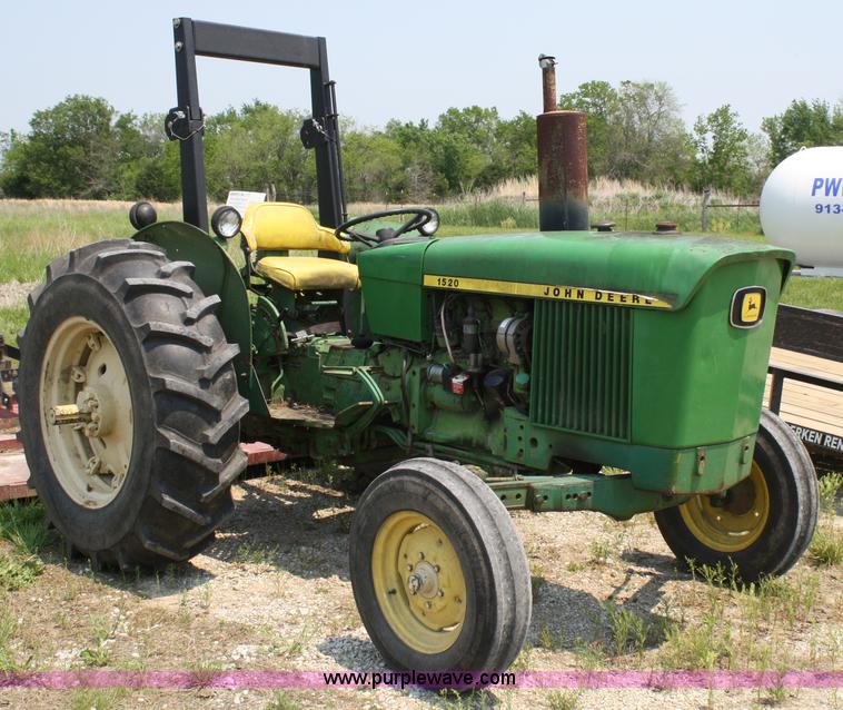 image for item 4979 1970 John Deere 1520 tractor