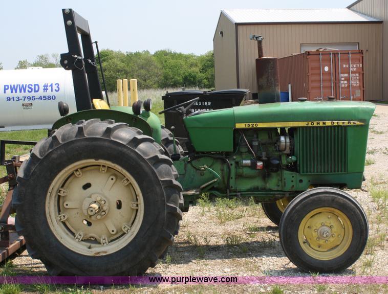 image for item 4979 1970 John Deere 1520 tractor