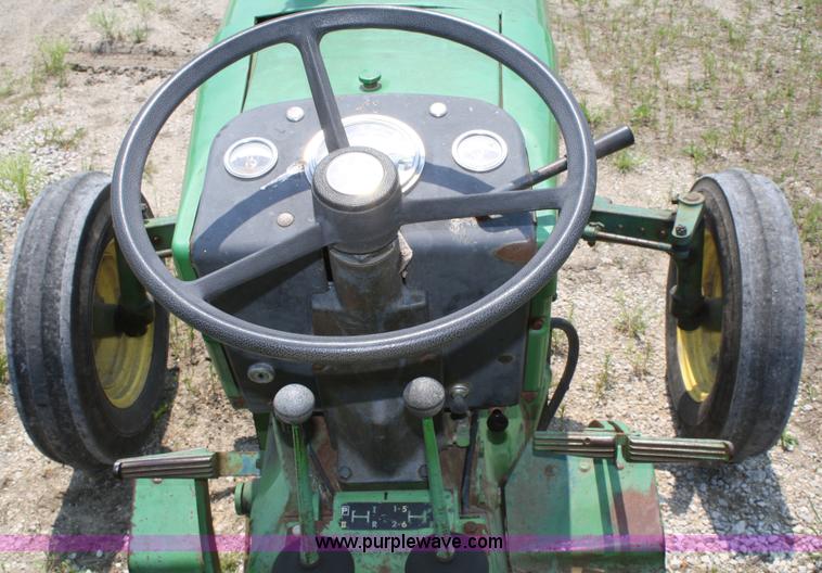 image for item 4979 1970 John Deere 1520 tractor