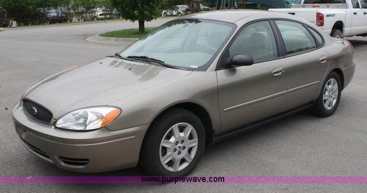 image for item 4990 2007 Ford Taurus SE