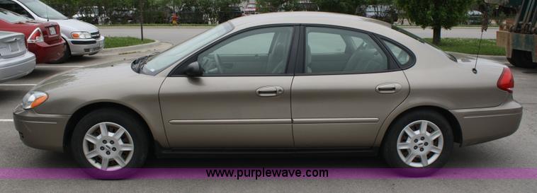 image for item 4990 2007 Ford Taurus SE