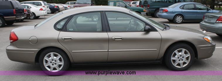 image for item 4990 2007 Ford Taurus SE