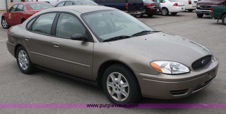 image for item 4990 2007 Ford Taurus SE