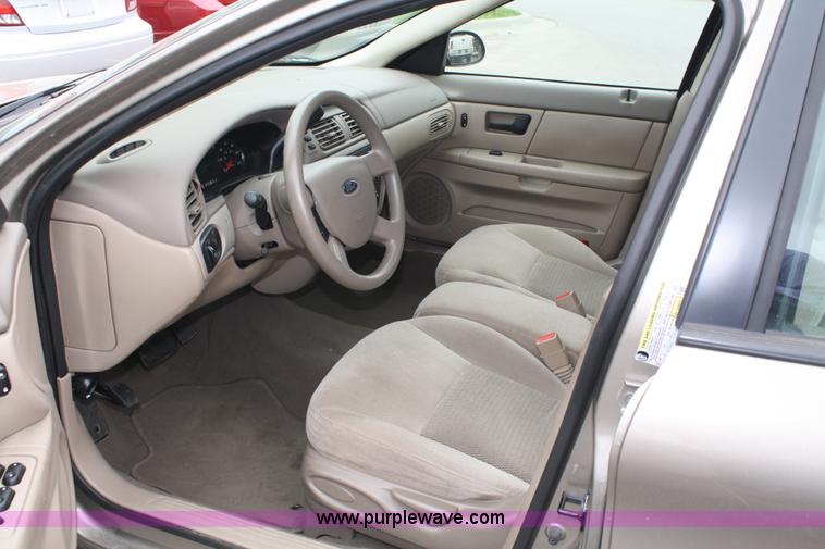 image for item 4990 2007 Ford Taurus SE