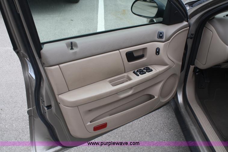 image for item 4990 2007 Ford Taurus SE