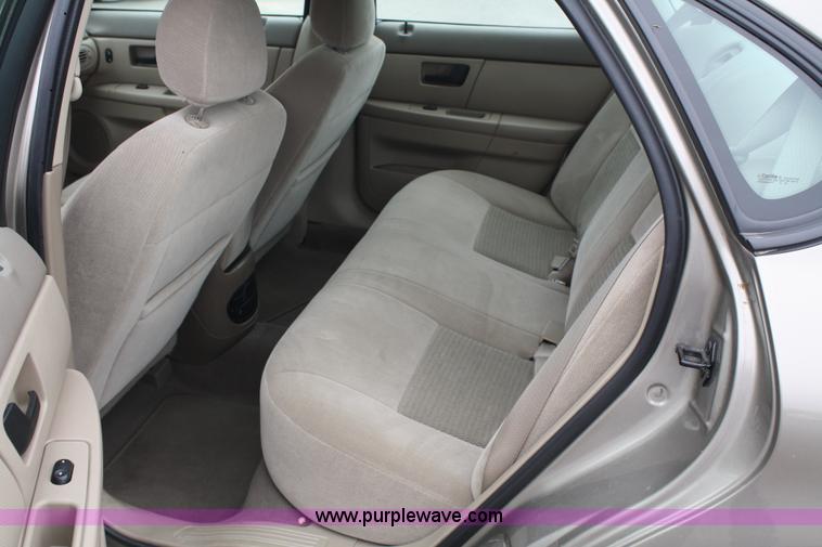 image for item 4990 2007 Ford Taurus SE