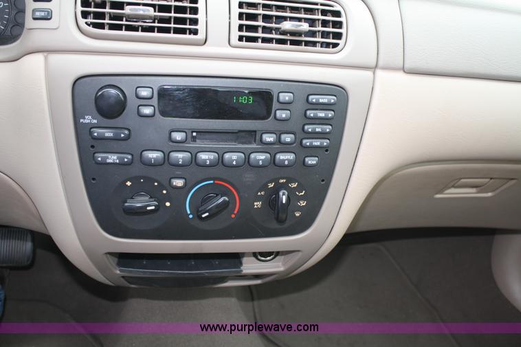 image for item 4990 2007 Ford Taurus SE