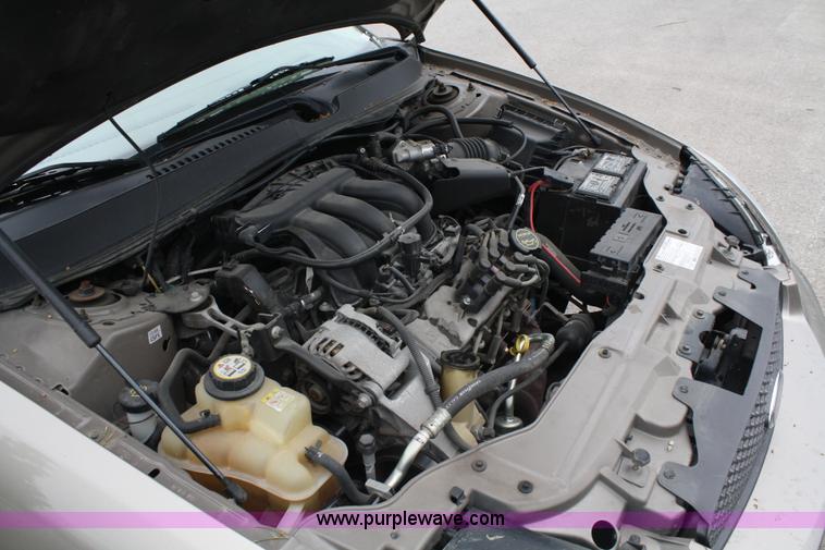 image for item 4990 2007 Ford Taurus SE