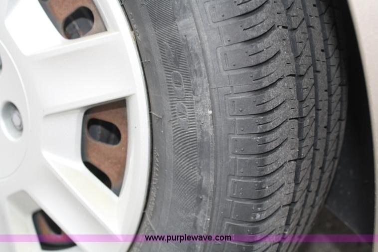 image for item 4990 2007 Ford Taurus SE