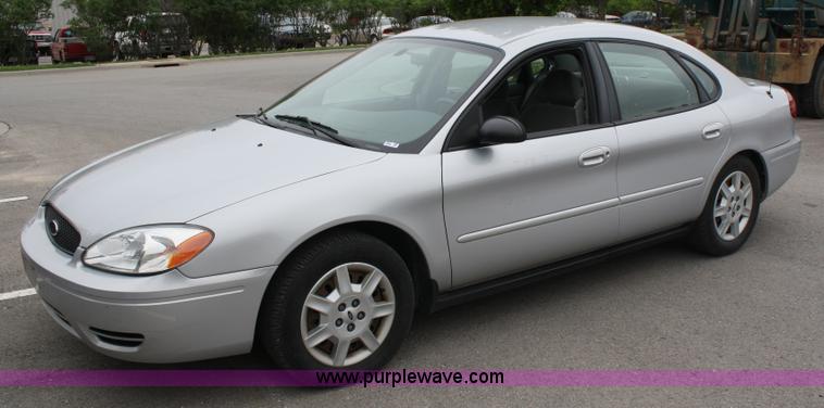 image for item 4991 2007 Ford Taurus SE