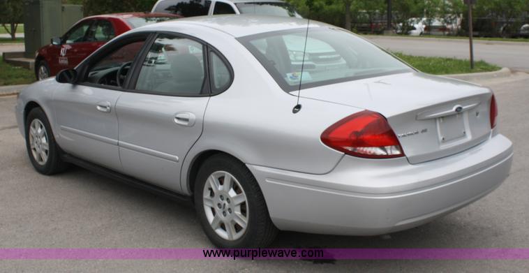 image for item 4991 2007 Ford Taurus SE