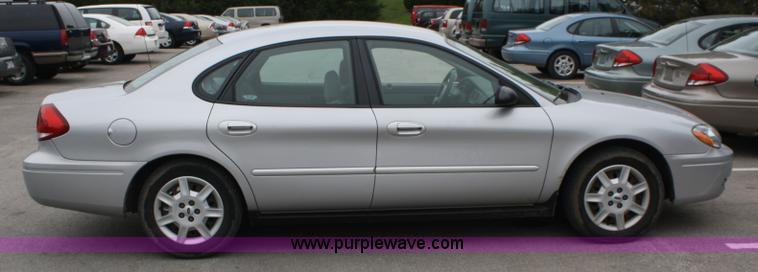 image for item 4991 2007 Ford Taurus SE