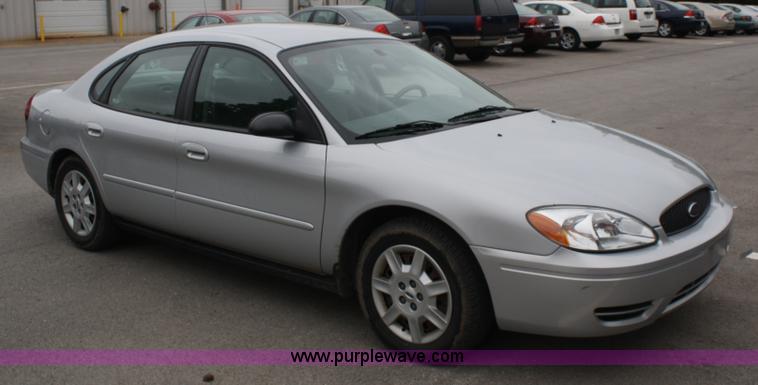 image for item 4991 2007 Ford Taurus SE