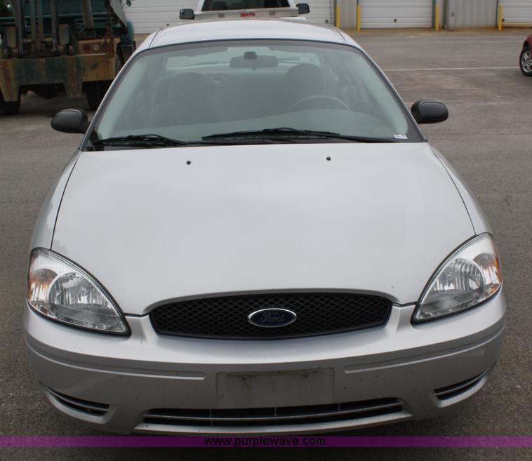 image for item 4991 2007 Ford Taurus SE