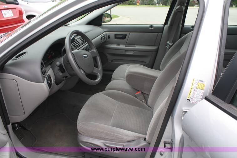 image for item 4991 2007 Ford Taurus SE