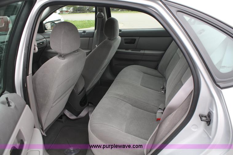 image for item 4991 2007 Ford Taurus SE