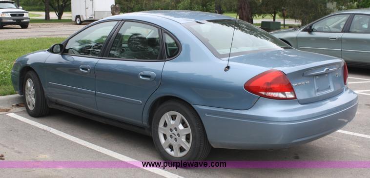 image for item 4992 2007 Ford Taurus SE