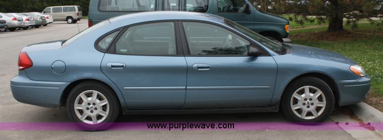 image for item 4992 2007 Ford Taurus SE
