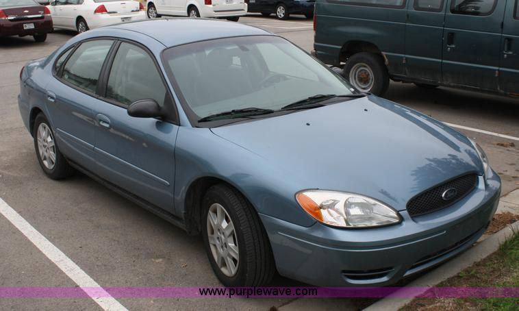 image for item 4992 2007 Ford Taurus SE