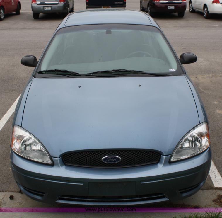image for item 4992 2007 Ford Taurus SE