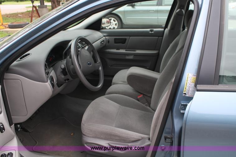 image for item 4992 2007 Ford Taurus SE