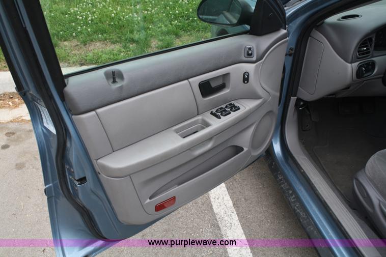 image for item 4992 2007 Ford Taurus SE