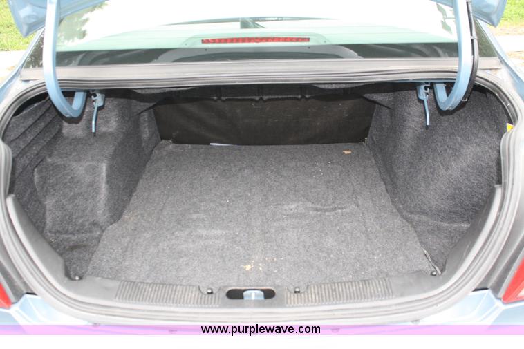 image for item 4992 2007 Ford Taurus SE