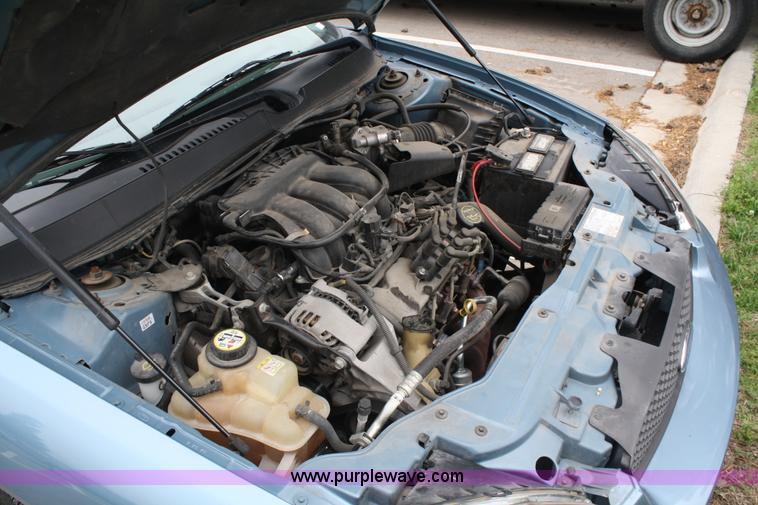 image for item 4992 2007 Ford Taurus SE