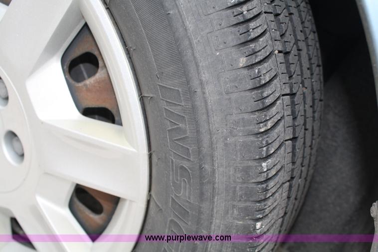 image for item 4992 2007 Ford Taurus SE