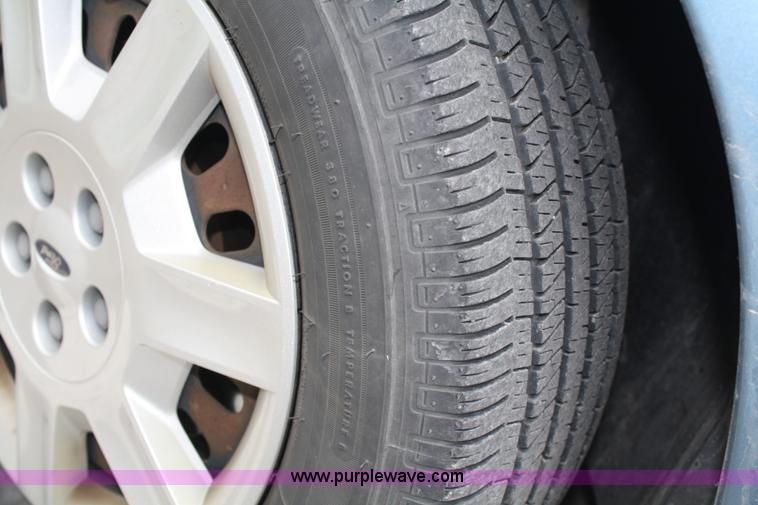 image for item 4992 2007 Ford Taurus SE