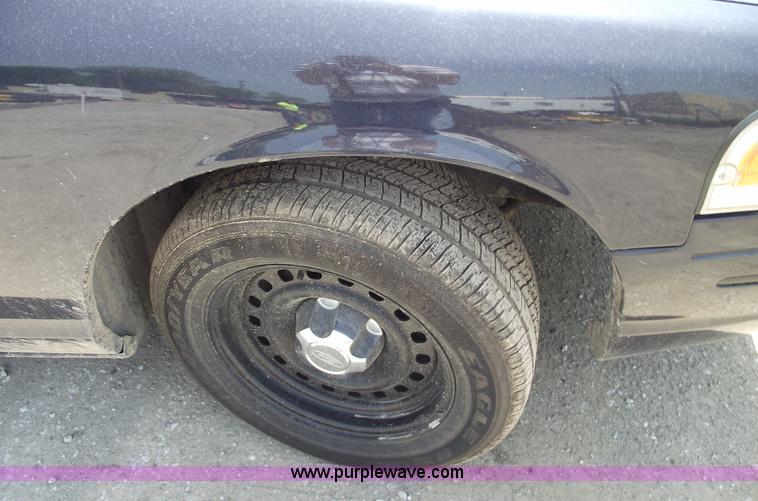 image for item 5541 2000 Ford Crown Victoria Police Interceptor