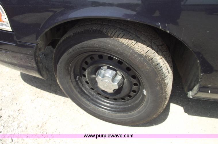 image for item 5541 2000 Ford Crown Victoria Police Interceptor