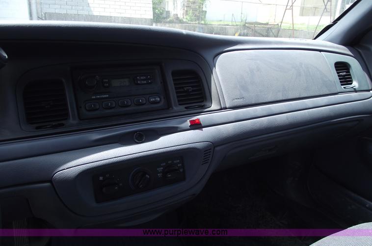 image for item 5541 2000 Ford Crown Victoria Police Interceptor