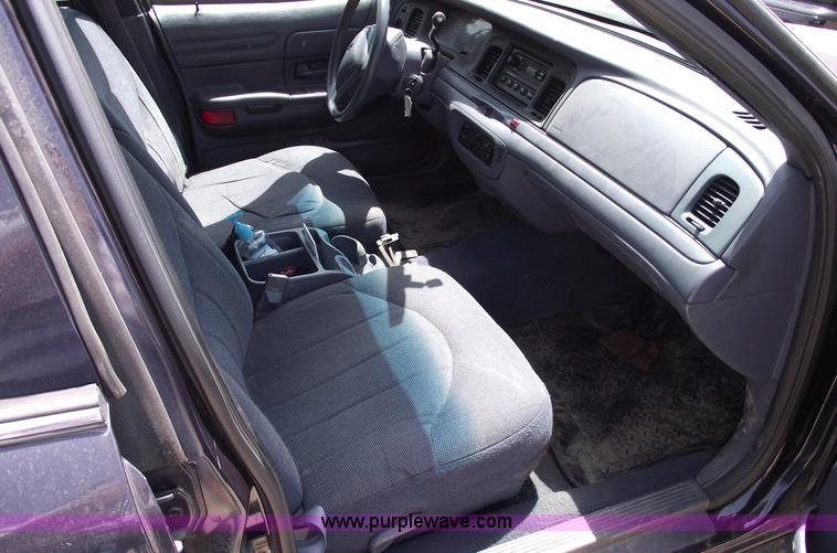 image for item 5541 2000 Ford Crown Victoria Police Interceptor