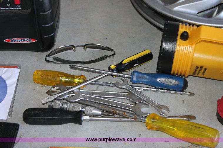 image for item 6128 Assorted household items