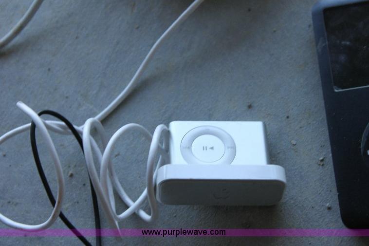image for item 6130 Assorted iPods and accessories